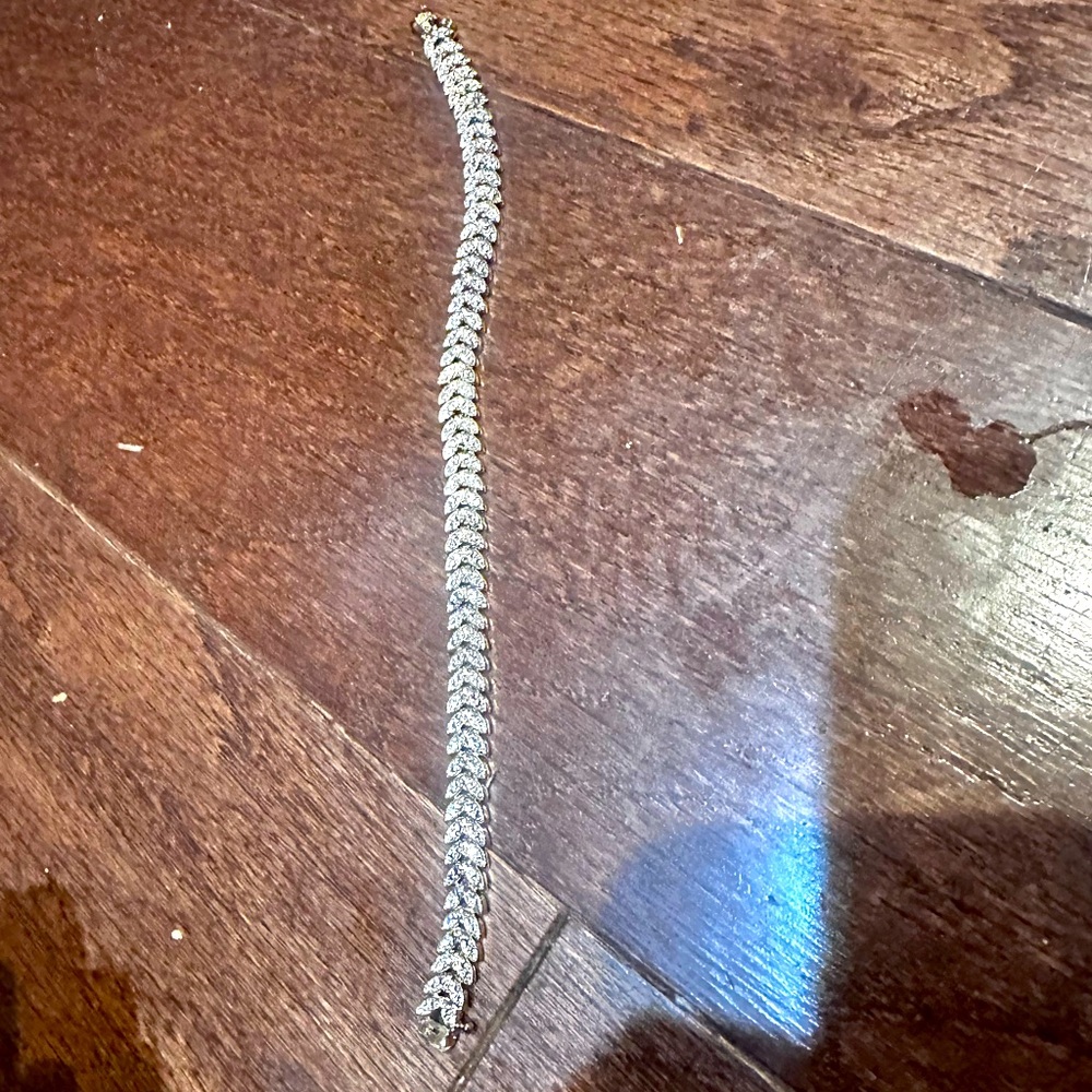 18K Gold Plated Diamond Leaf Bracelet Snap closure